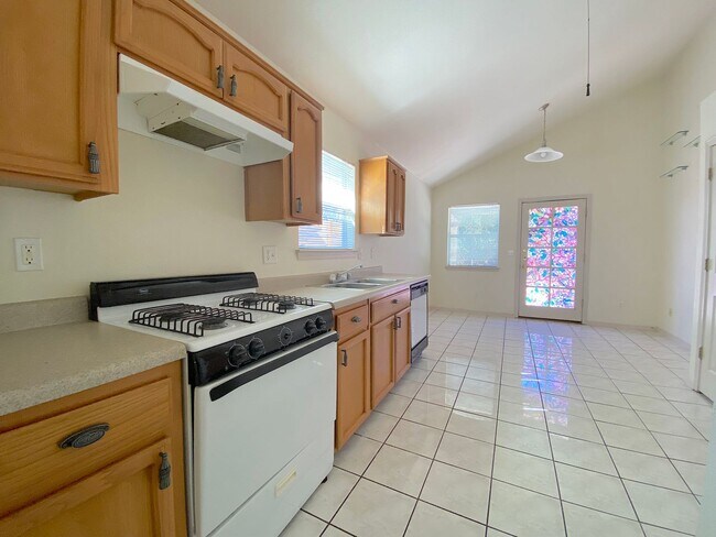 Building Photo - West El Paso 5bed Refrig A/C Home