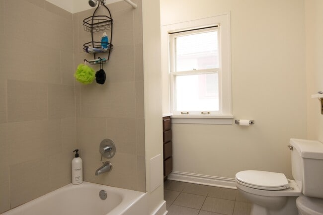 Building Photo - 1024 Foster St