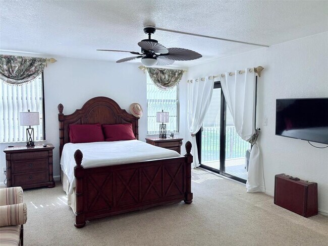 Building Photo - 2112 S Cypress Bend Dr