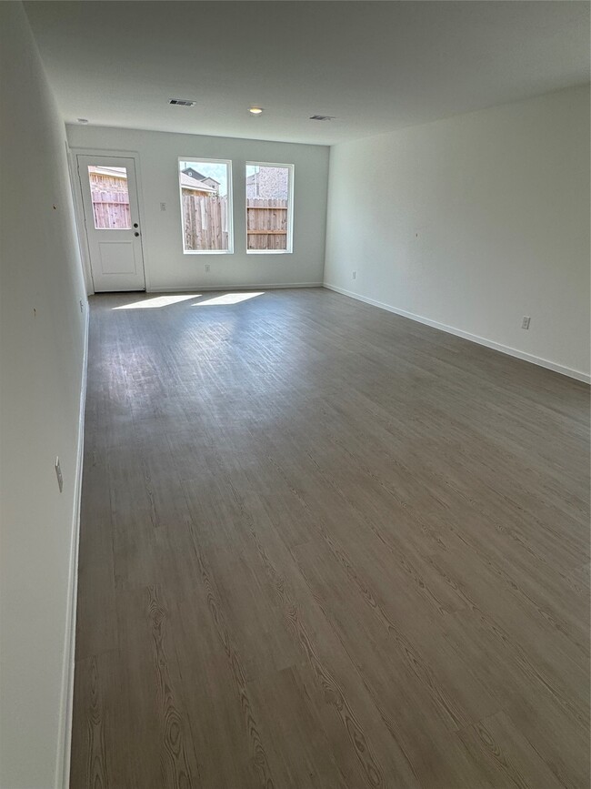 Building Photo - 3080 Fantasy Ter Dr