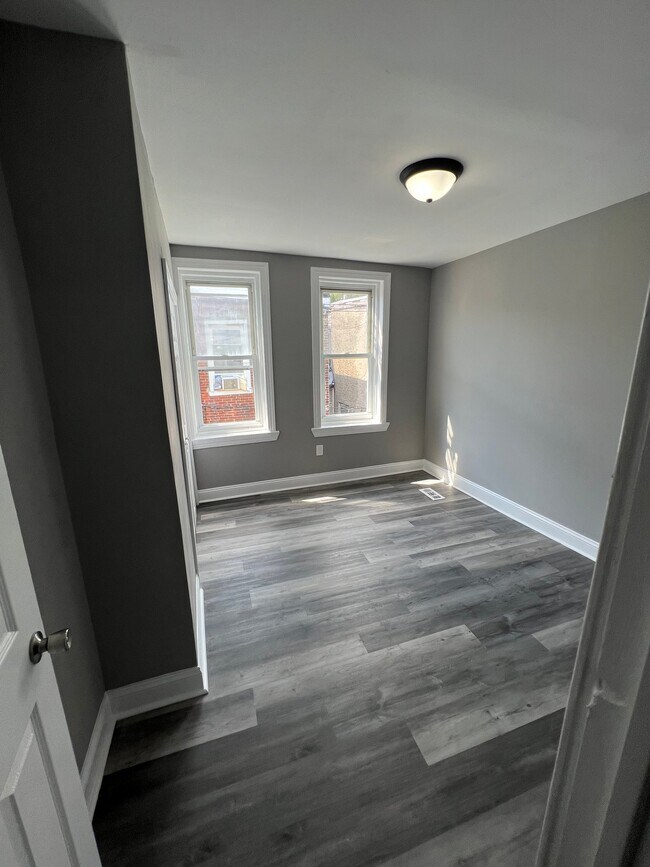 Building Photo - 114 N Yewdall St