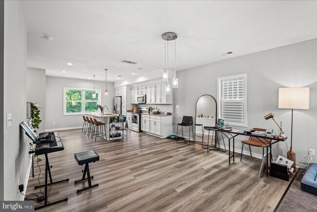 Building Photo - Newly Built Modern Home for Rent in Charming Colonial Beach – with Pool Access Included!