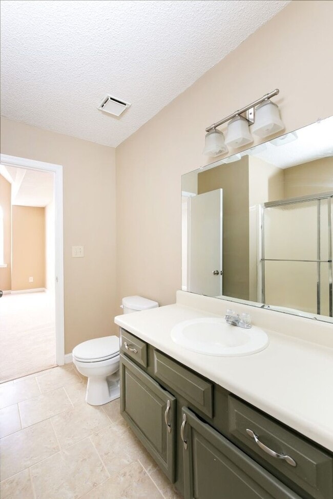 Building Photo - Chic & Spacious Townhome – 3 Beds, 3 Baths, and Modern Charm!