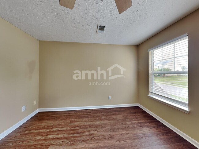 Building Photo - 226 Vintage Cir