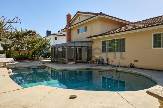 Building Photo - 1334 Birchcrest Ave