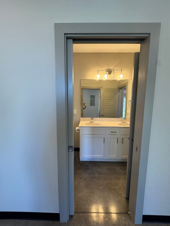 Building Photo - 3810 Jett Ln