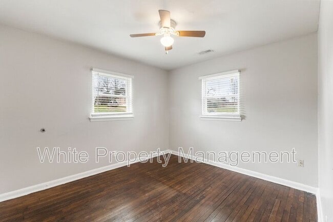 Building Photo - 2317 Julia Ave