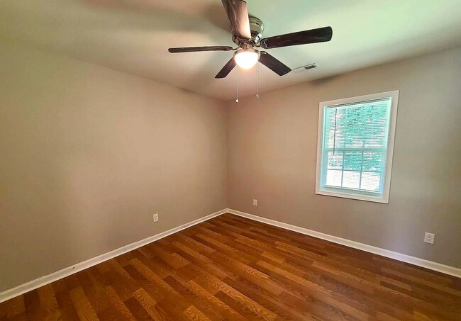 Building Photo - Charming 3 Bedroom, 1 Bathroom home in Winston Salem