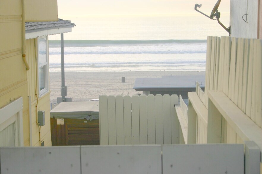 Building Photo - 4209 Ocean Dr