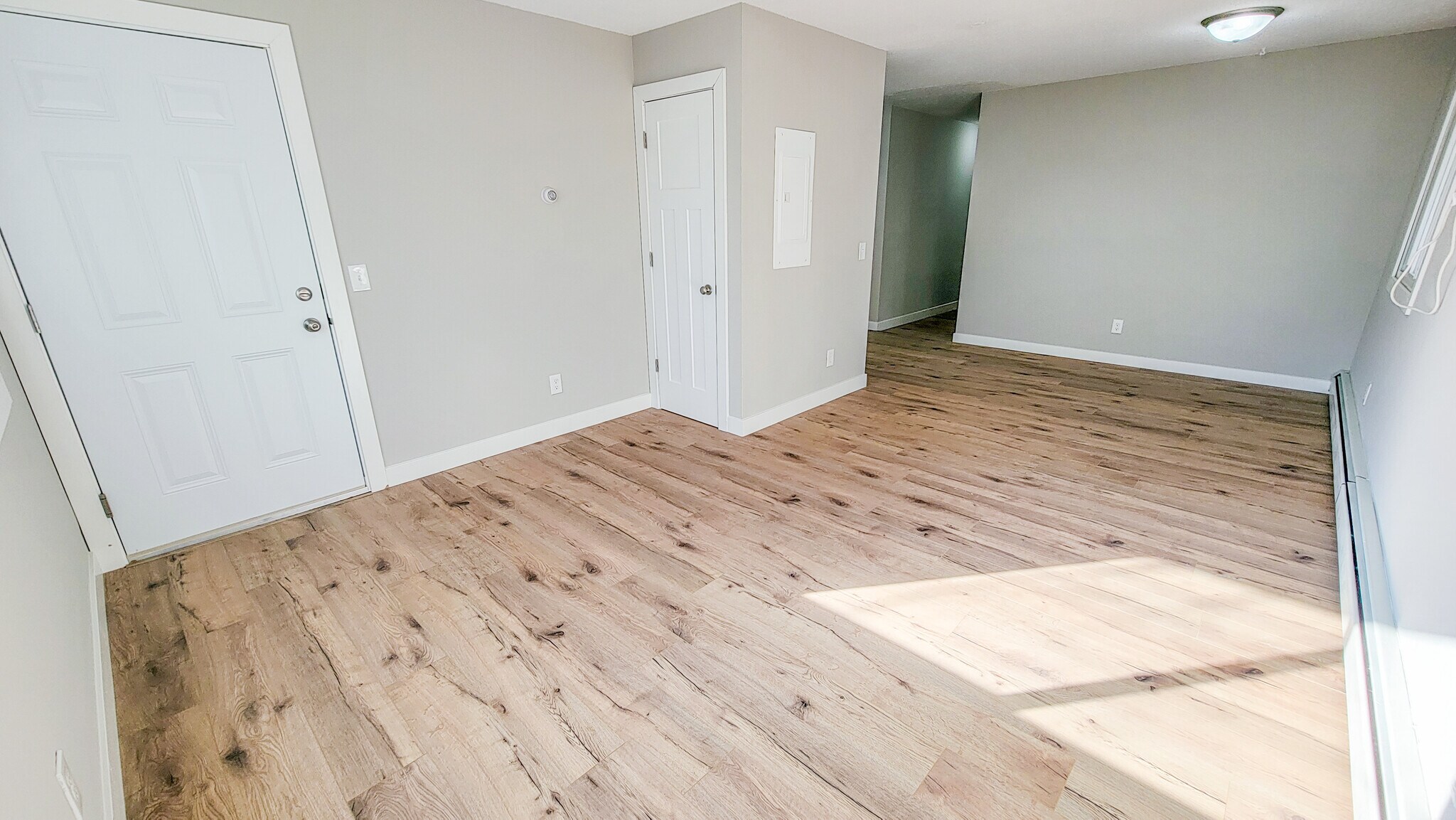 Building Photo - 5661 Quincy St