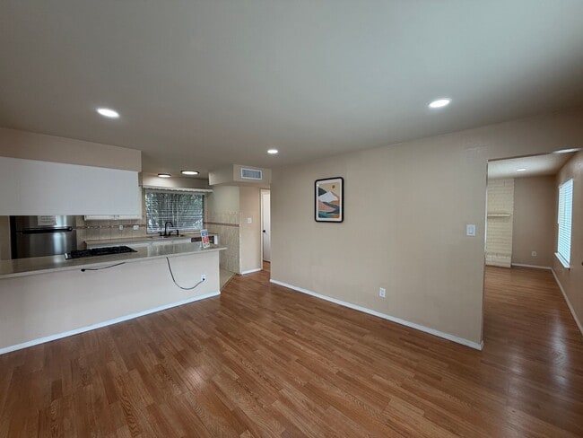 Building Photo - 3 Bedroom Updated Home Available Near Montano Rd NW & Unser Blvd NW!