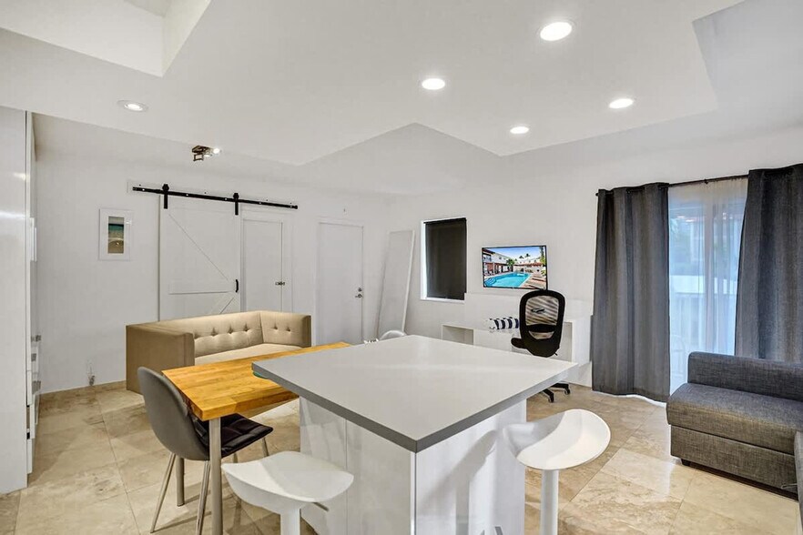 Building Photo - 3215 NE 7th St