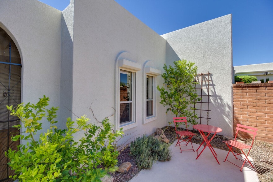 Building Photo - 815 Placita Topa