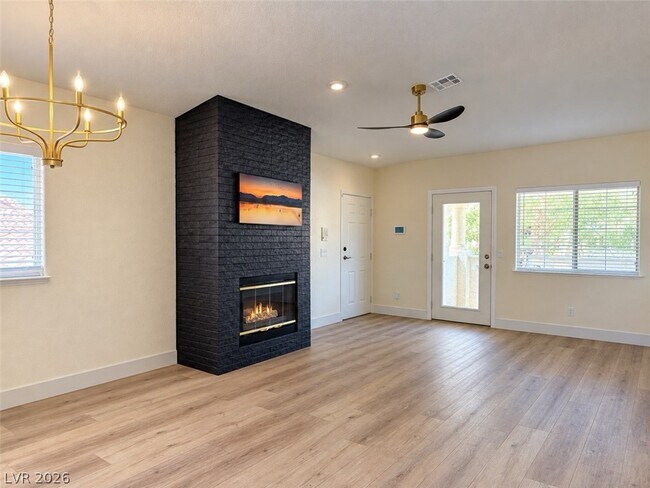Building Photo - 3327 Erva St