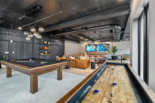 Building Photo - 1991 Main St