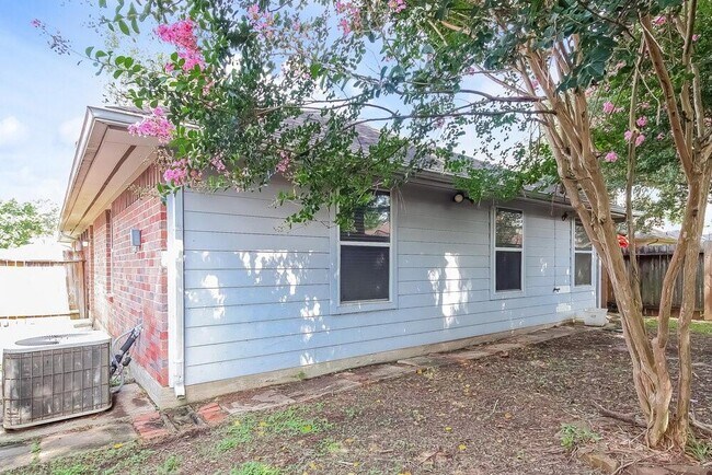 Building Photo - 22926 Sugar Bear Dr
