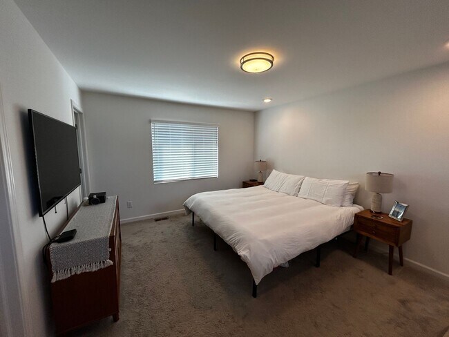 Building Photo - Beautiful 3 Bedroom Home for Rent