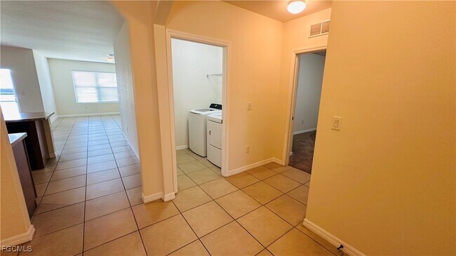 Building Photo - 4417 SW 15th Pl