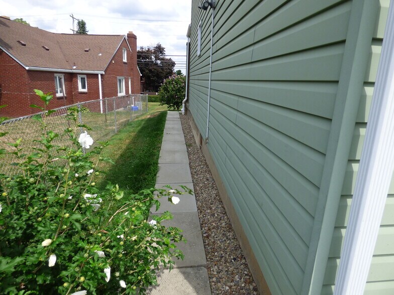 Building Photo - 2709 Middletown Rd
