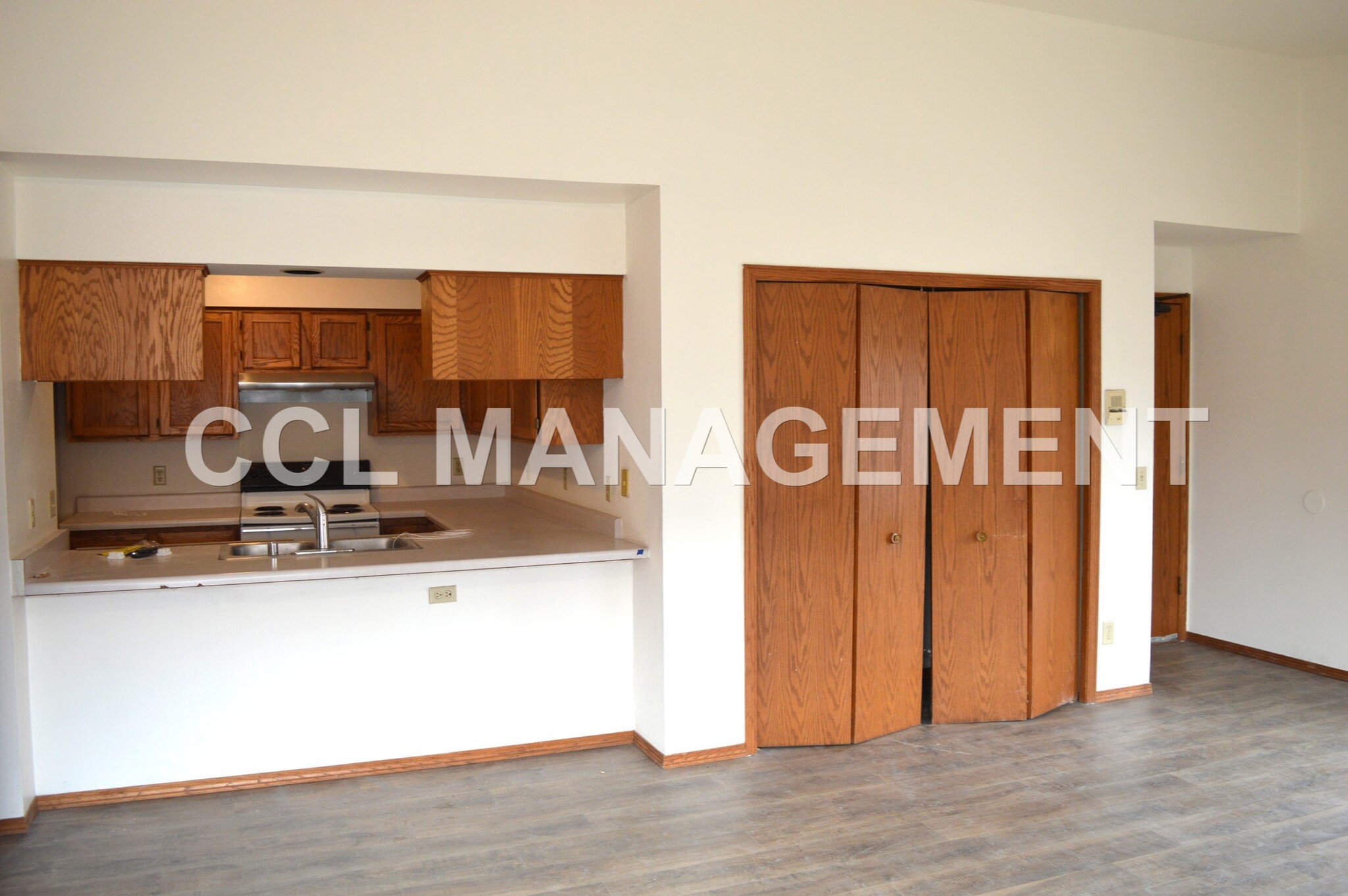 Building Photo - 2289 S Thompson Dr