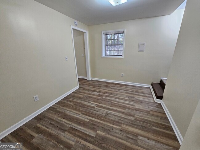 Building Photo - 2596 Woodland Dr NW