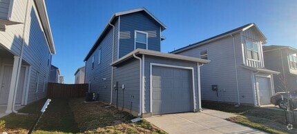 Building Photo - NEWLY BUILT 3 bedroom 2.5 Bath single fami...
