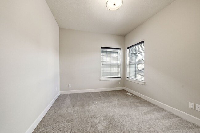Building Photo - 3485 SE Birchleaf St