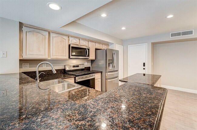 Building Photo - 2641 Golden Sands Dr