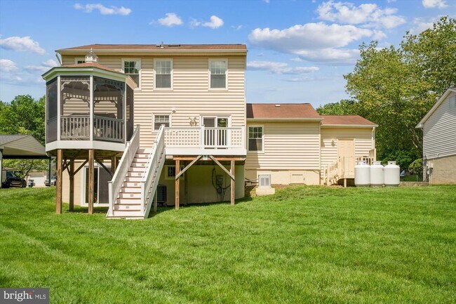 Building Photo - 10902 Valley Brook Dr