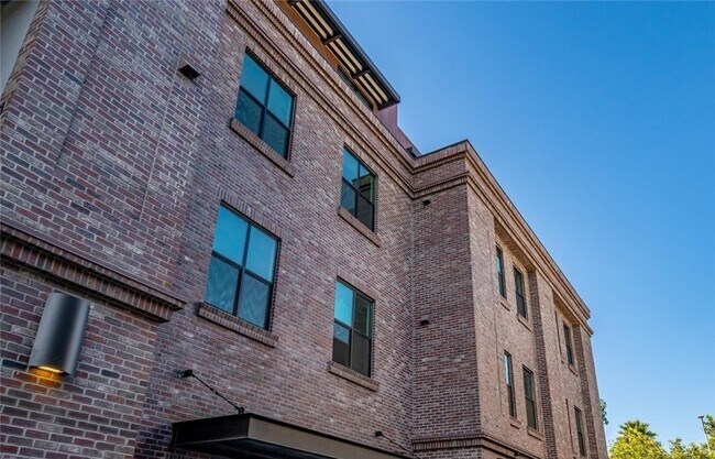 Building Photo - 581 Higuera St