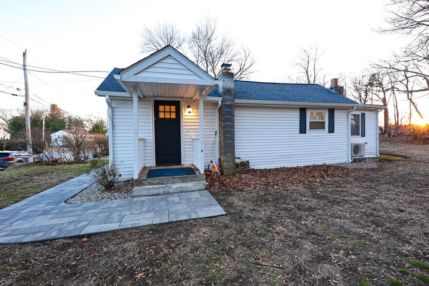 Building Photo - 85 Oak St