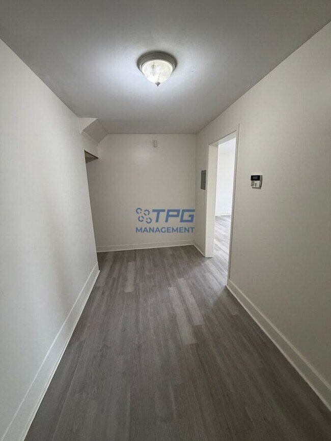 Building Photo - 130 Milford Ave