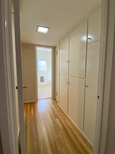 Building Photo - 283 S El Molino Ave