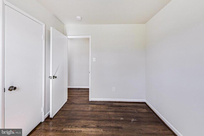 Building Photo - 4617 Creek Shore Dr