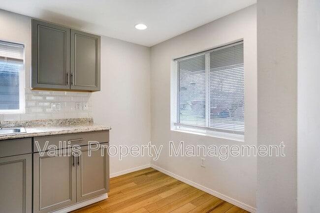 Building Photo - 1130 14th St NE