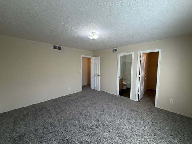 Building Photo - 3 Bedroom Single Story Home Near Northern Blvd NE & Loma Colorado Blvd NE!