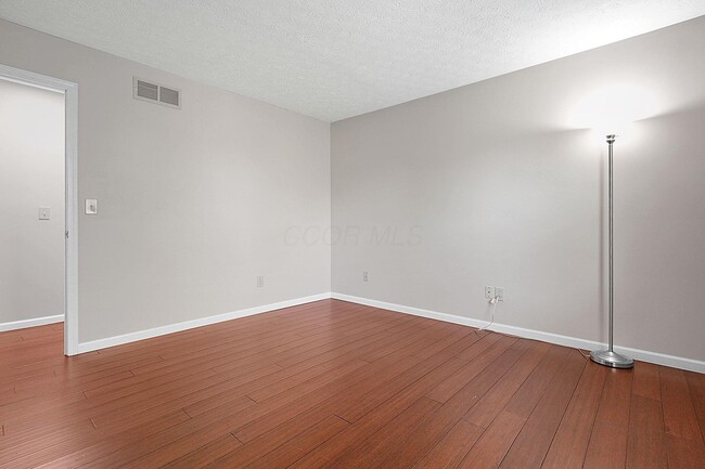 Building Photo - 7961 Pinehill Rd