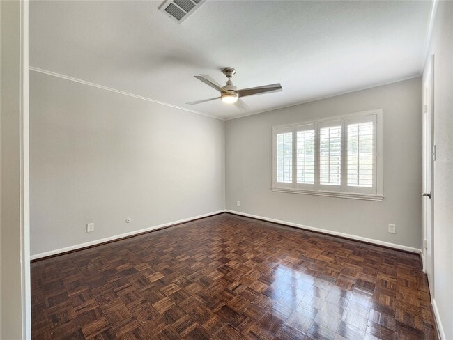 Building Photo - 6340 Chevy Chase Dr