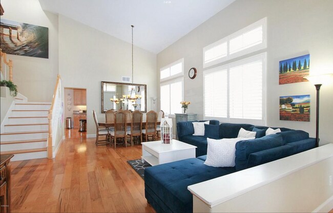 Building Photo - Large home near Camarillo High