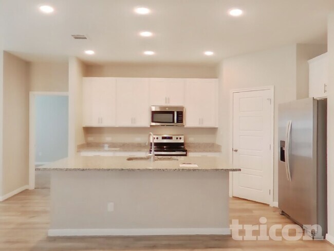 Building Photo - 13618 Paxton Blvd