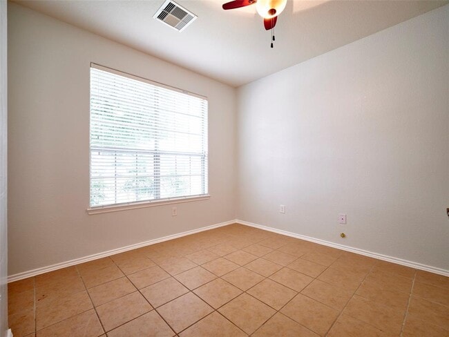 Building Photo - 1426 S Maple Dr