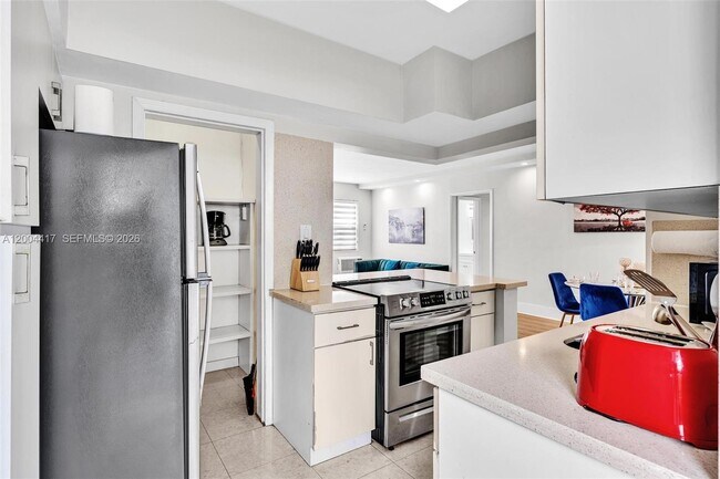 Building Photo - 10000 E Bay Harbor Dr