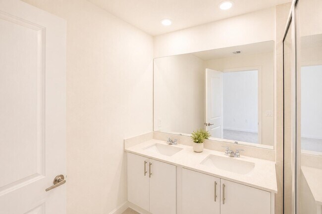 Building Photo - 5085 SW 37th St