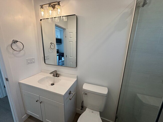 Building Photo - Eldora, 10313-10321 1/2