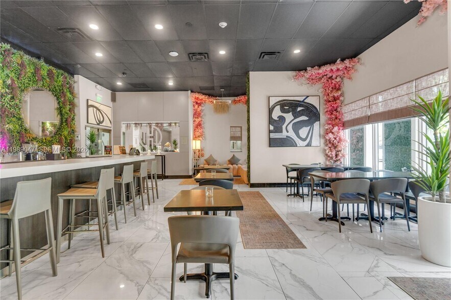 Building Photo - 185 SE 14th Ter