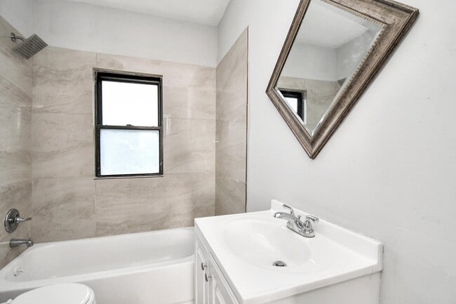 Building Photo - 1507 Laird St