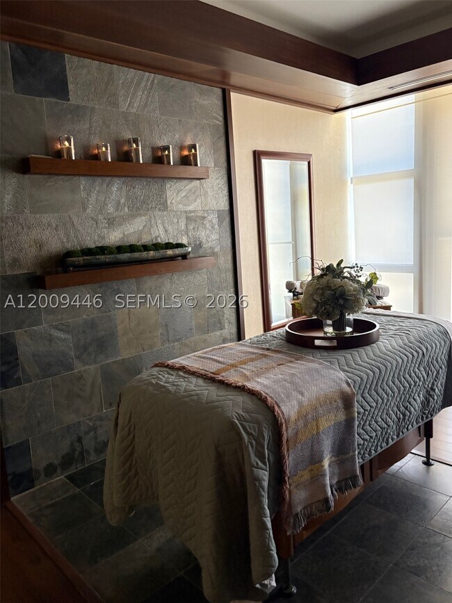 Building Photo - 5875 Collins Ave