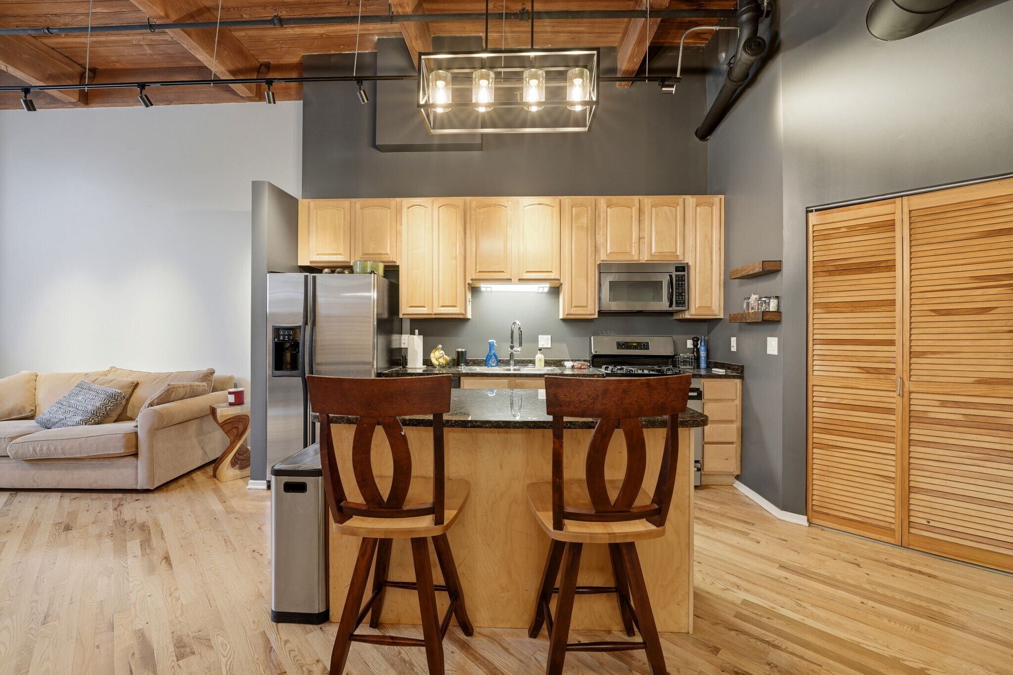 Building Photo - 1500 W Monroe St