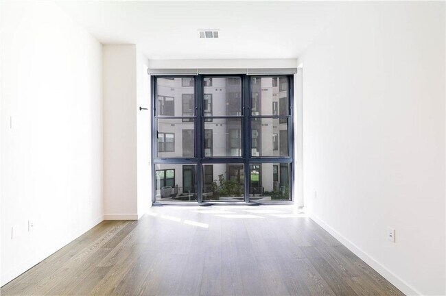 Building Photo - Incredible 2-Bedroom Condo at the Tyndall ...