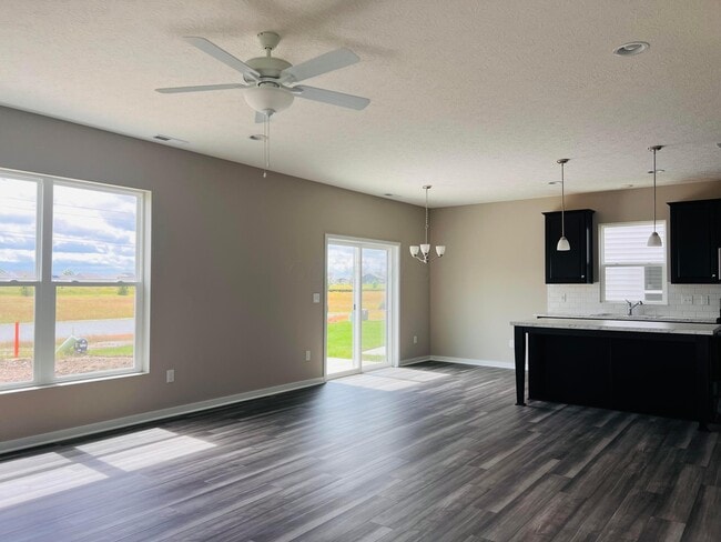 Building Photo - 7101 Unitas Lp